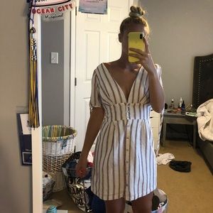 red and black striped white dress w/ cute sleeves